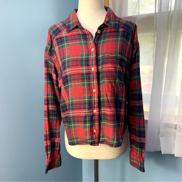 American Eagle Cozy Cabin Red and Green Plaid Cropped Button Down - Picture 9 of 9